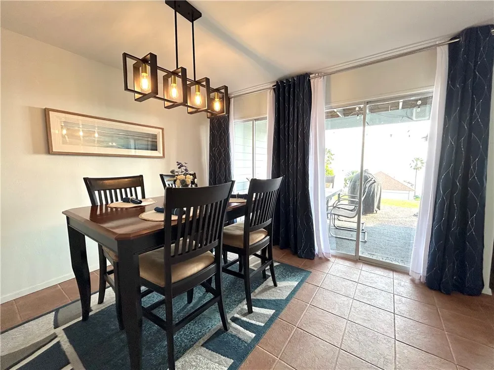 840 Cliff Drive #4 Portland, TX 78374