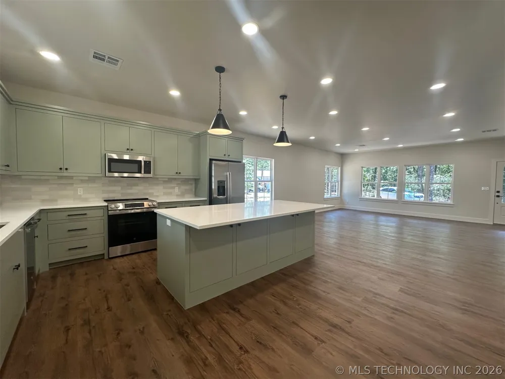 12351 Longboard Loop Kingston, OK 73439