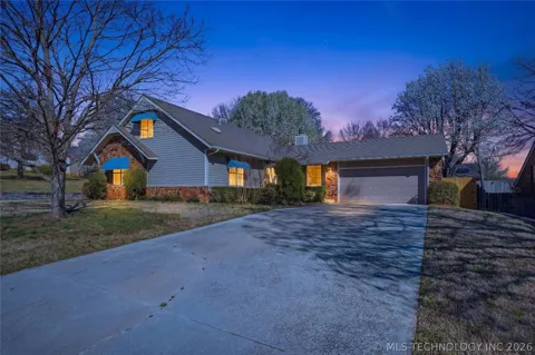 1711 Valley Road