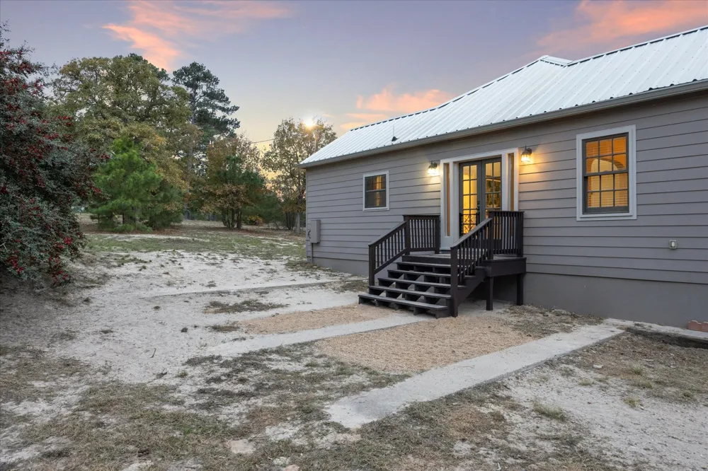 364 Ponderosa Loop Paige, TX 78659