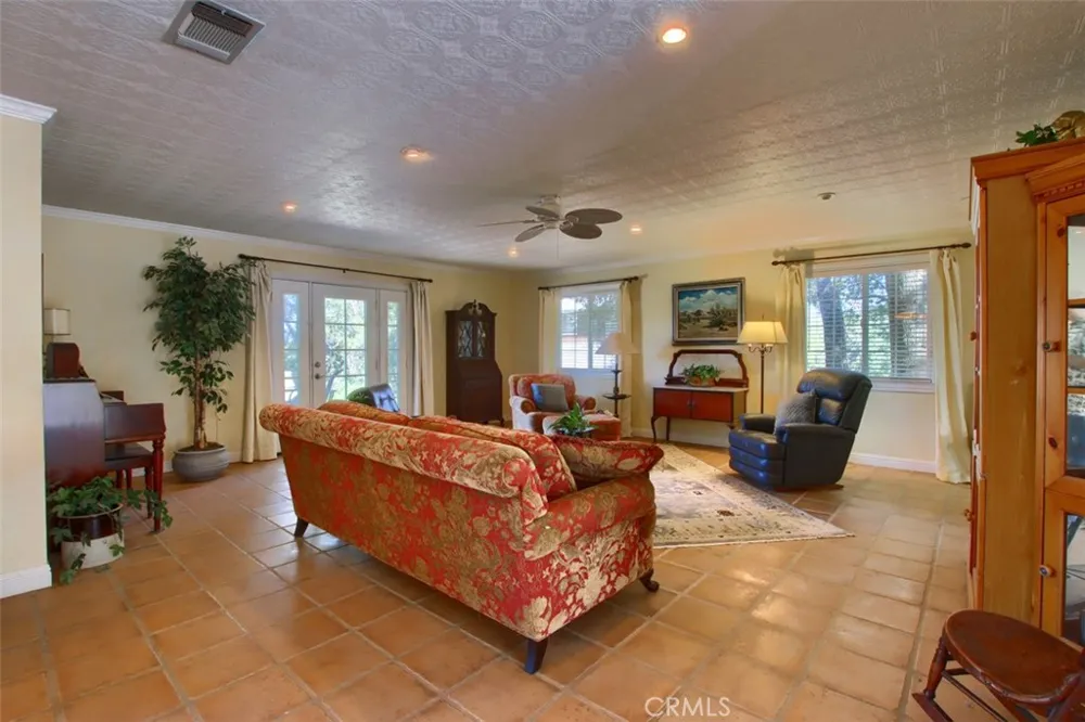 39406 John West Road Oakhurst, CA 93644