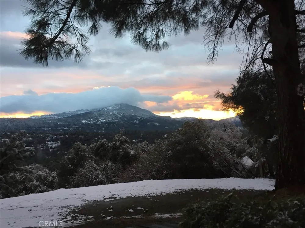 39406 John West Road Oakhurst, CA 93644