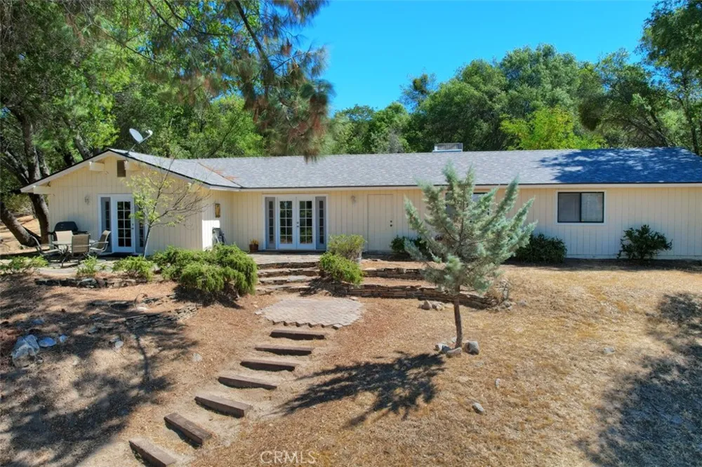 39406 John West Road Oakhurst, CA 93644