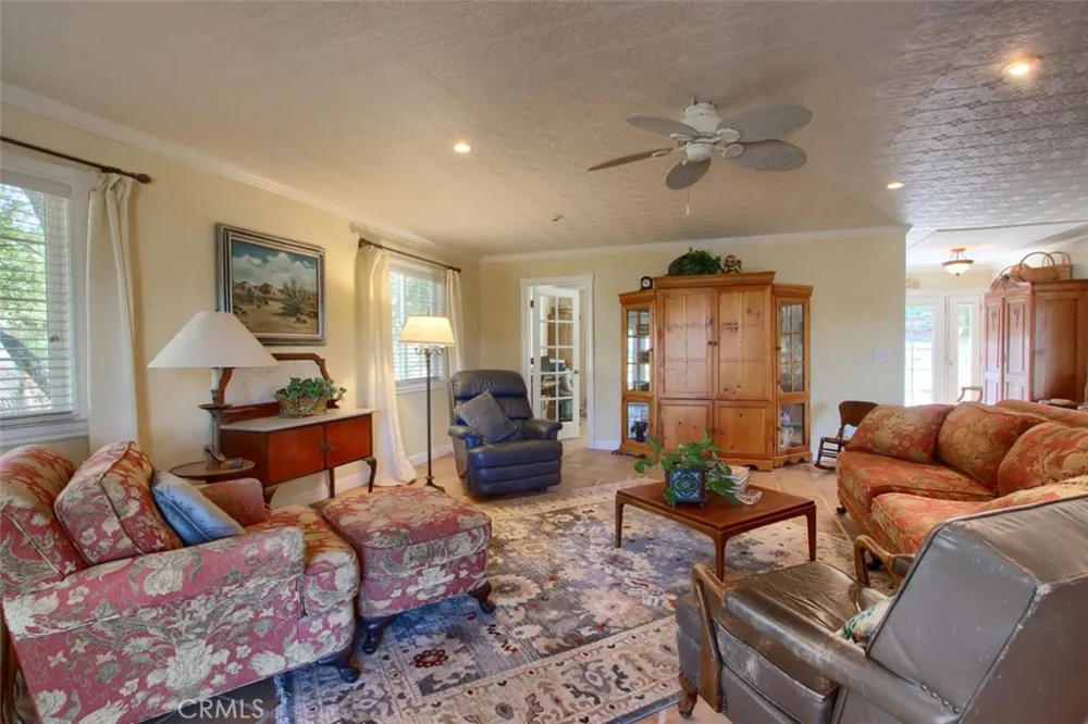 39406 John West Road Oakhurst, CA 93644