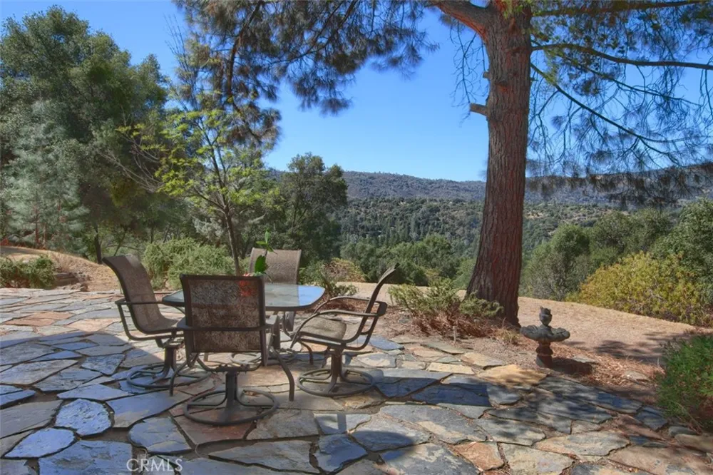 39406 John West Road Oakhurst, CA 93644