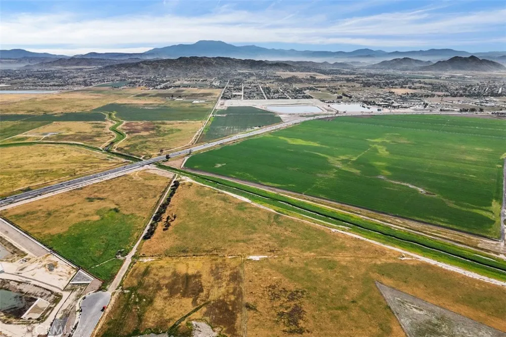 E. ELLIS AVENUE Perris, CA 92570
