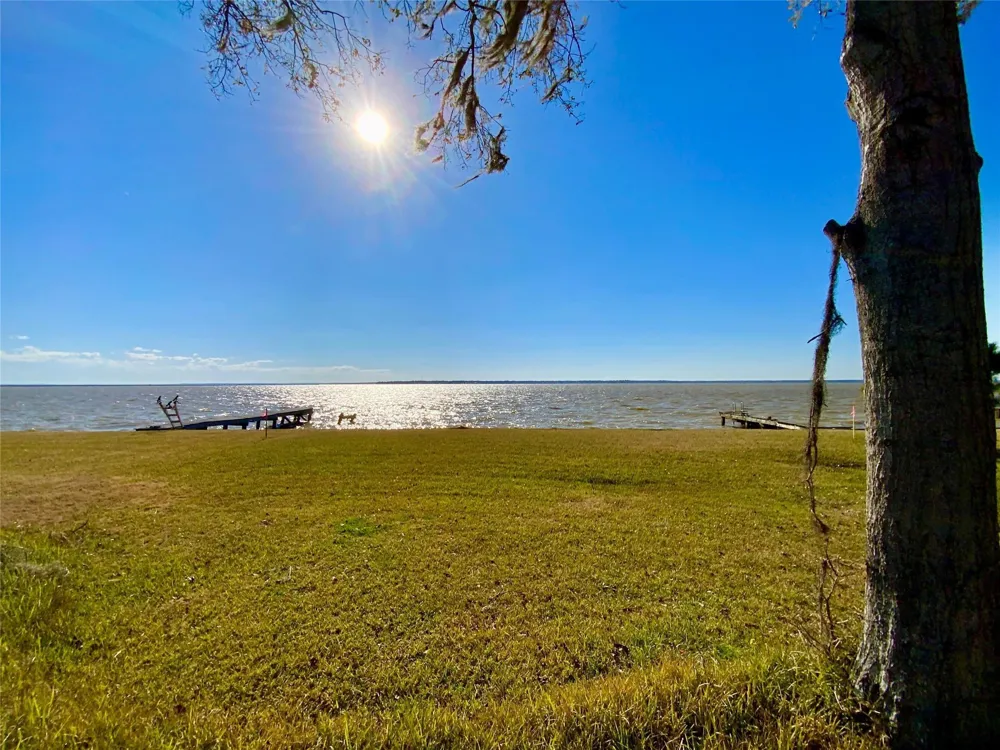 796 W Cattle Dr Onalaska, TX 77360