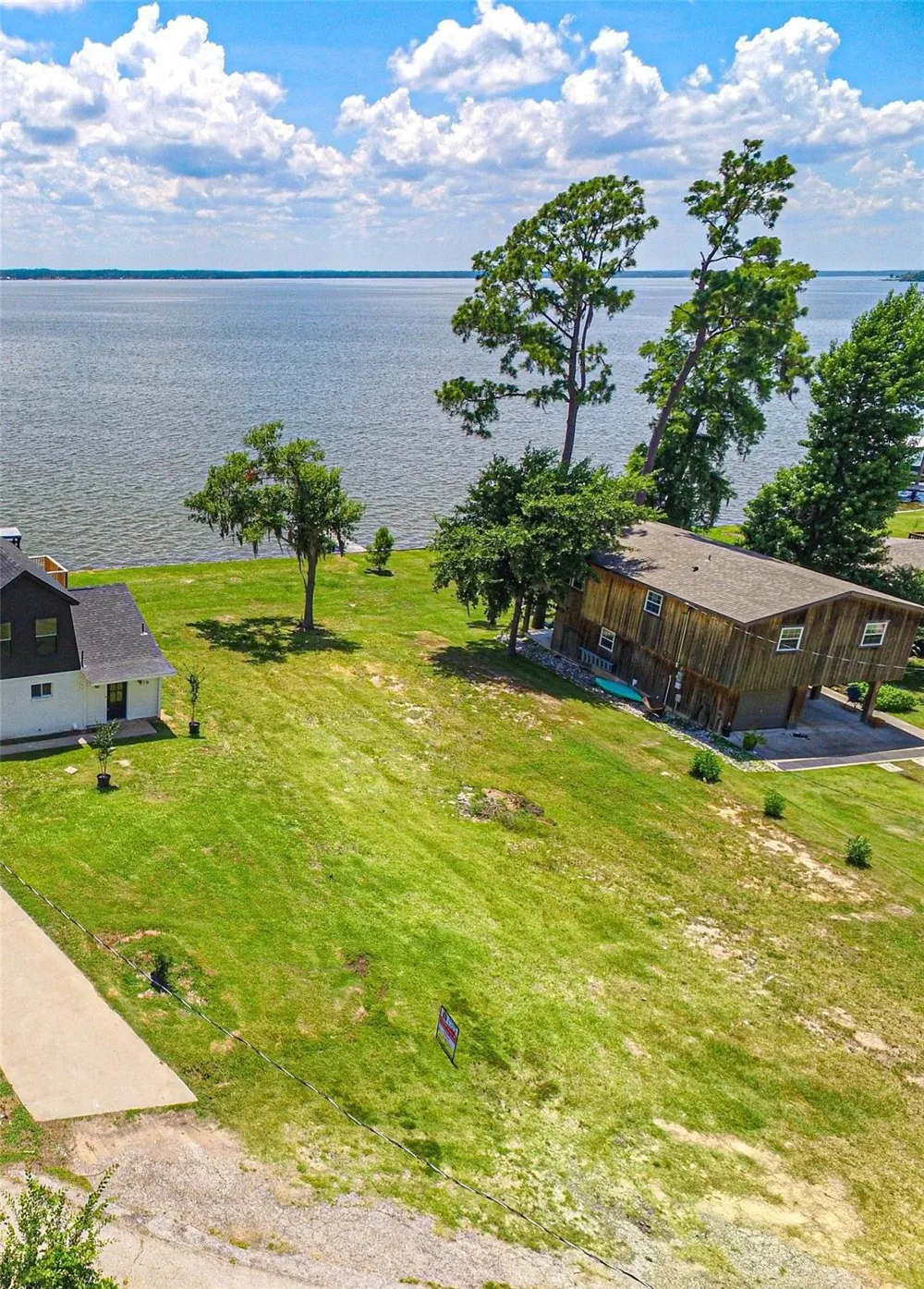 796 W Cattle Dr Onalaska, TX 77360