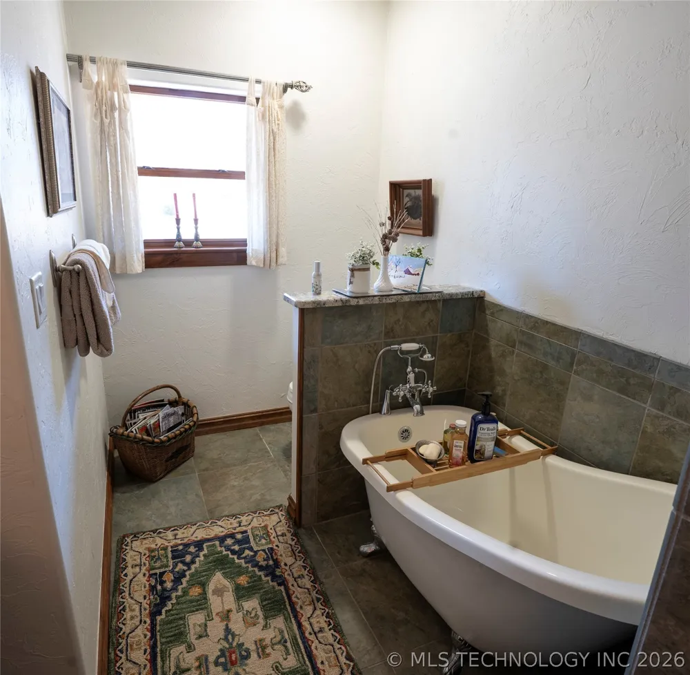 3512 E 440 ROAD Eucha, OK 74342