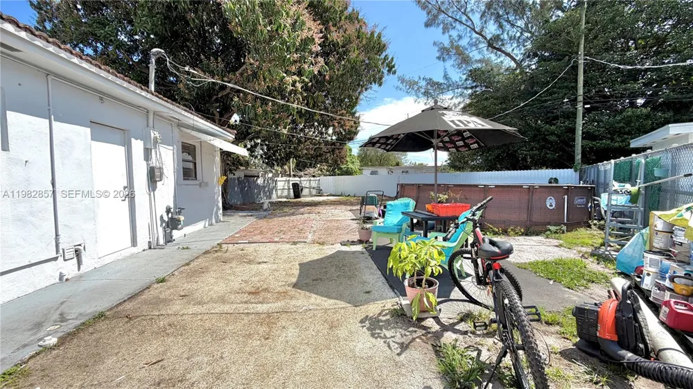 250 E 60th St Hialeah, FL 33013