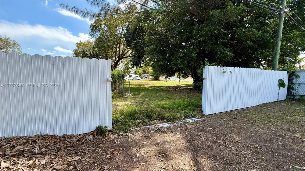 250 E 60th St Hialeah, FL 33013