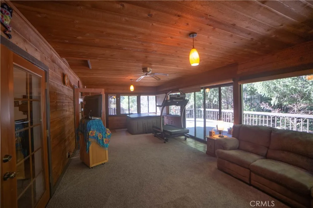 6735 Lakefront Dr Magalia, CA 95954