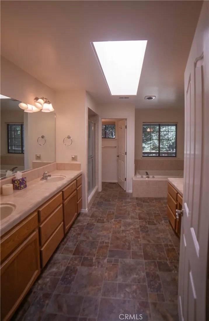 6735 Lakefront Dr Magalia, CA 95954