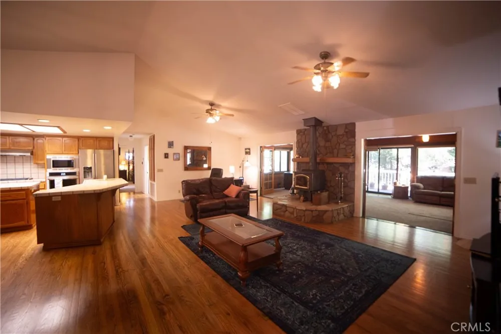 6735 Lakefront Dr Magalia, CA 95954