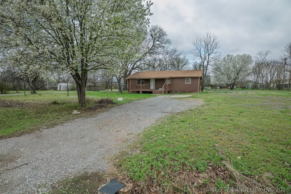511 E 6th Street Hulbert, OK 74441