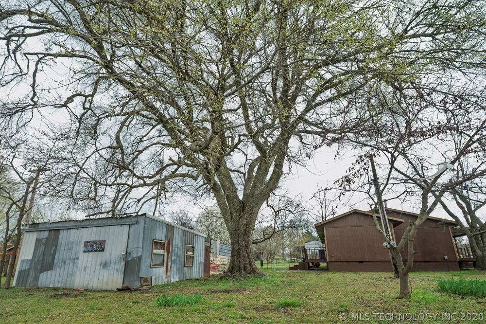 511 E 6th Street Hulbert, OK 74441