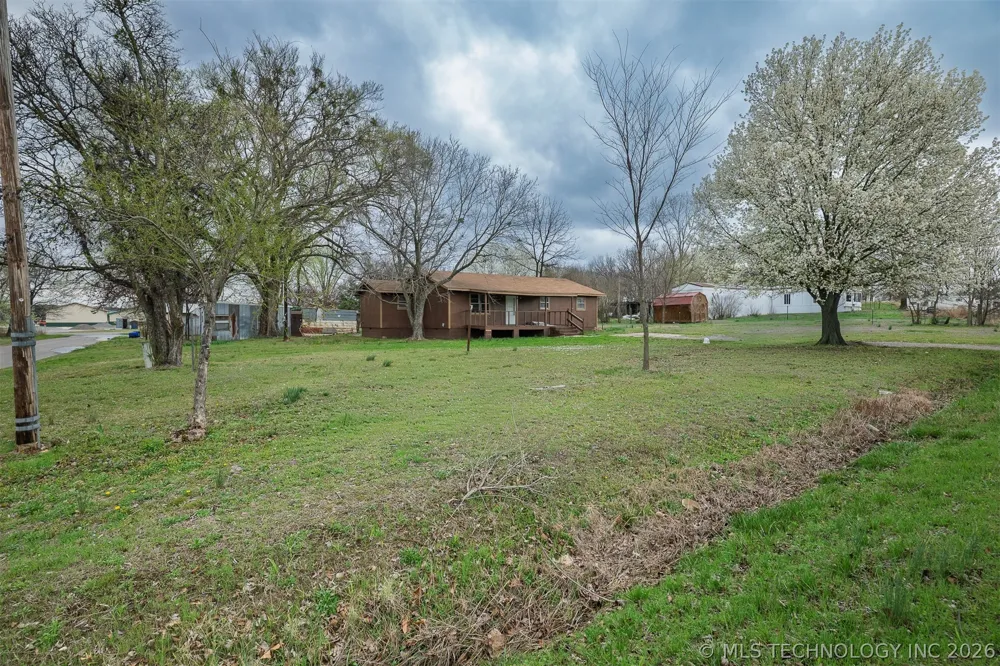 511 E 6th Street Hulbert, OK 74441