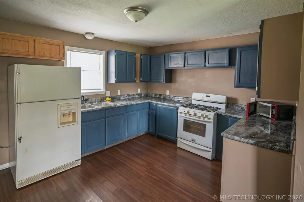 511 E 6th Street Hulbert, OK 74441