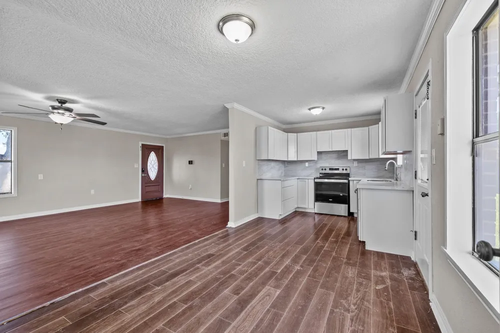 1706 Avenue A Danbury, TX 77534