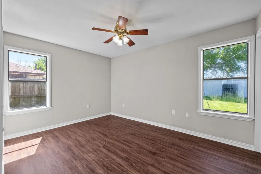 1706 Avenue A Danbury, TX 77534