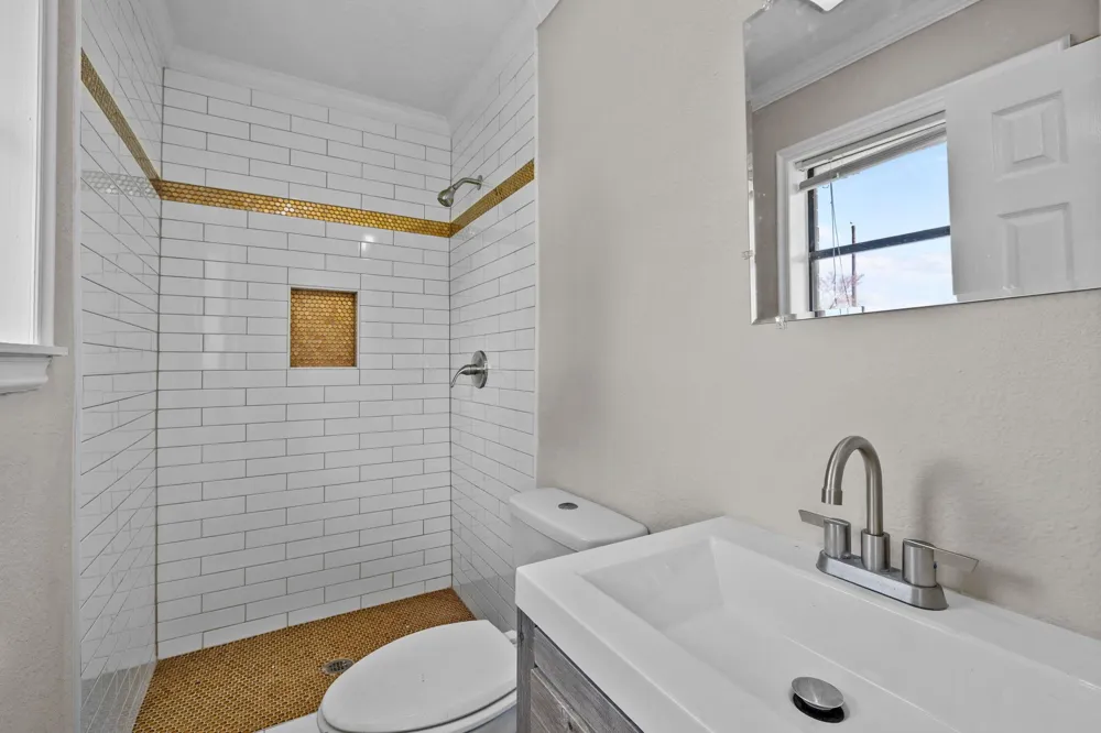 1706 Avenue A Danbury, TX 77534