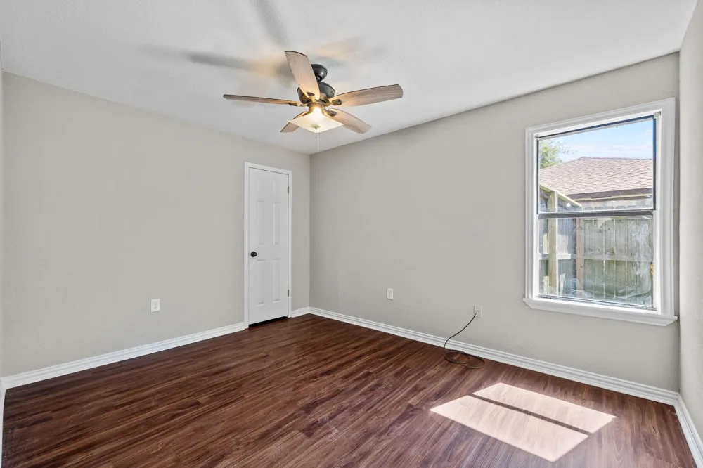1706 Avenue A Danbury, TX 77534