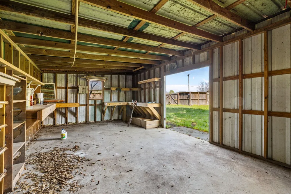 1706 Avenue A Danbury, TX 77534