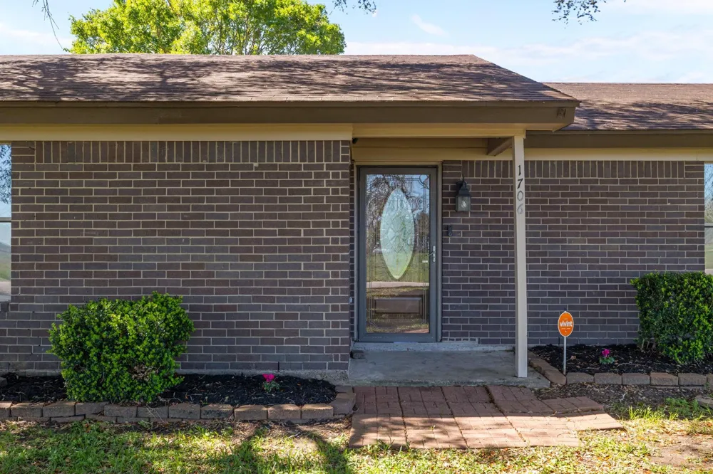 1706 Avenue A Danbury, TX 77534
