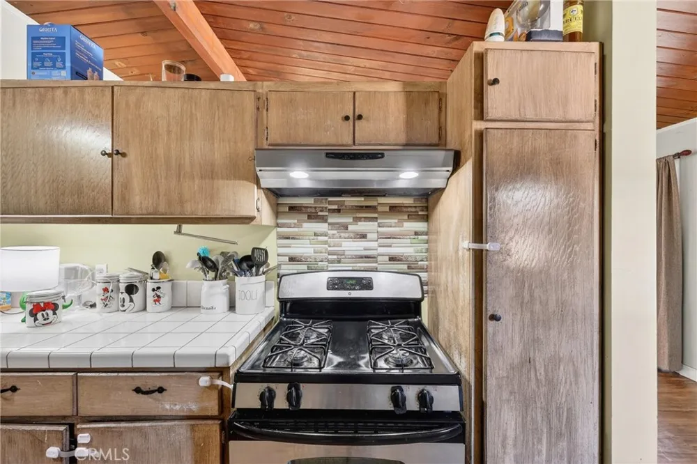 2415 Merrywood Pomona, CA 91767