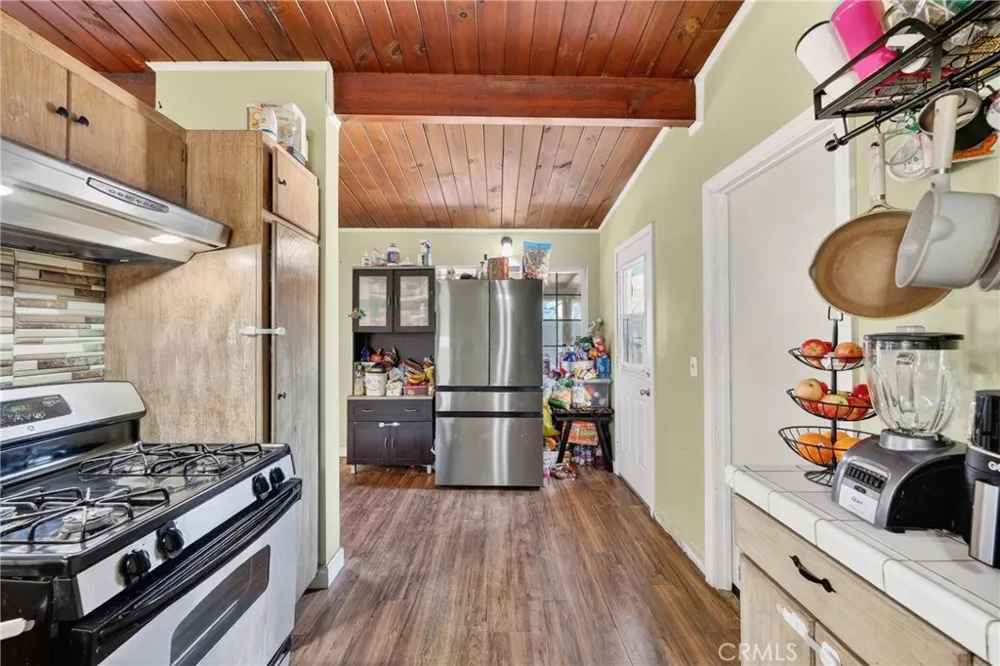 2415 Merrywood Pomona, CA 91767