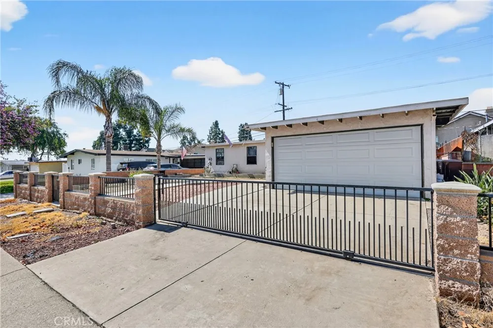 2415 Merrywood Pomona, CA 91767
