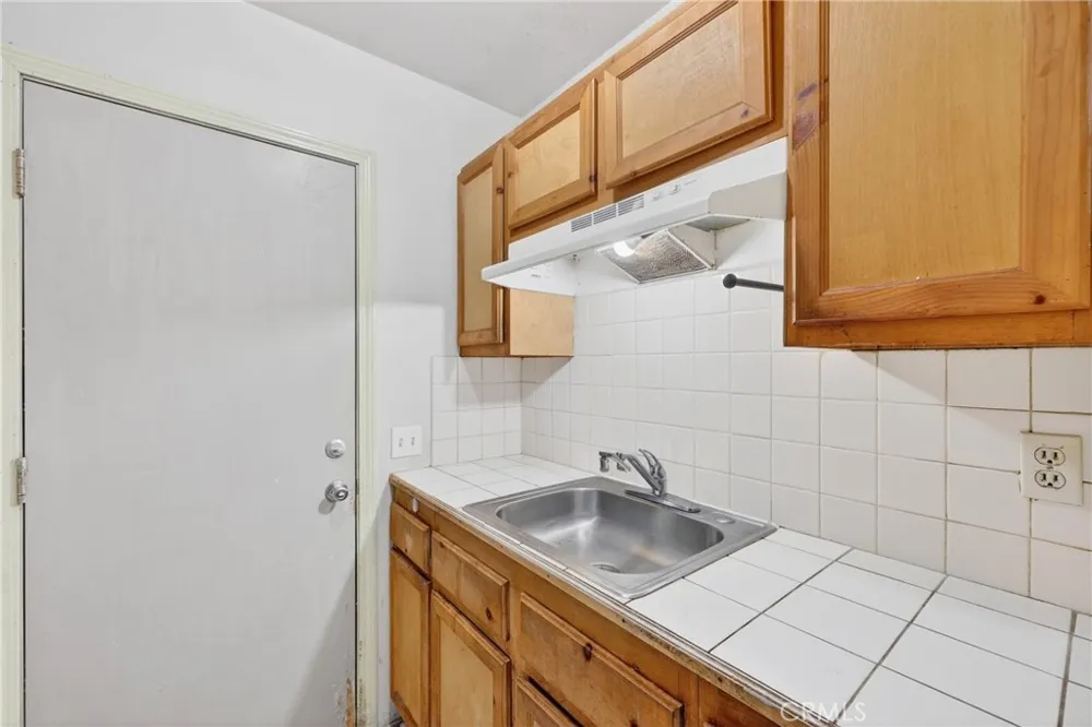 2415 Merrywood Pomona, CA 91767