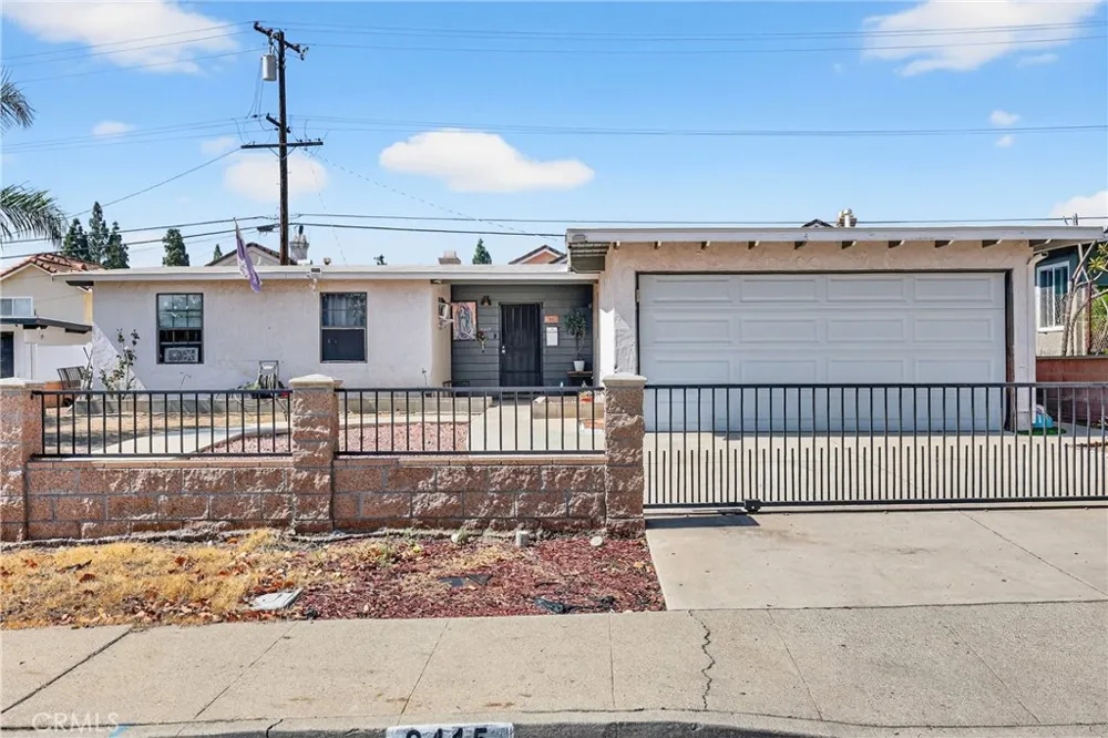 2415 Merrywood Pomona, CA 91767