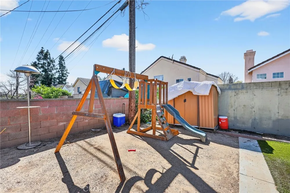 2415 Merrywood Pomona, CA 91767