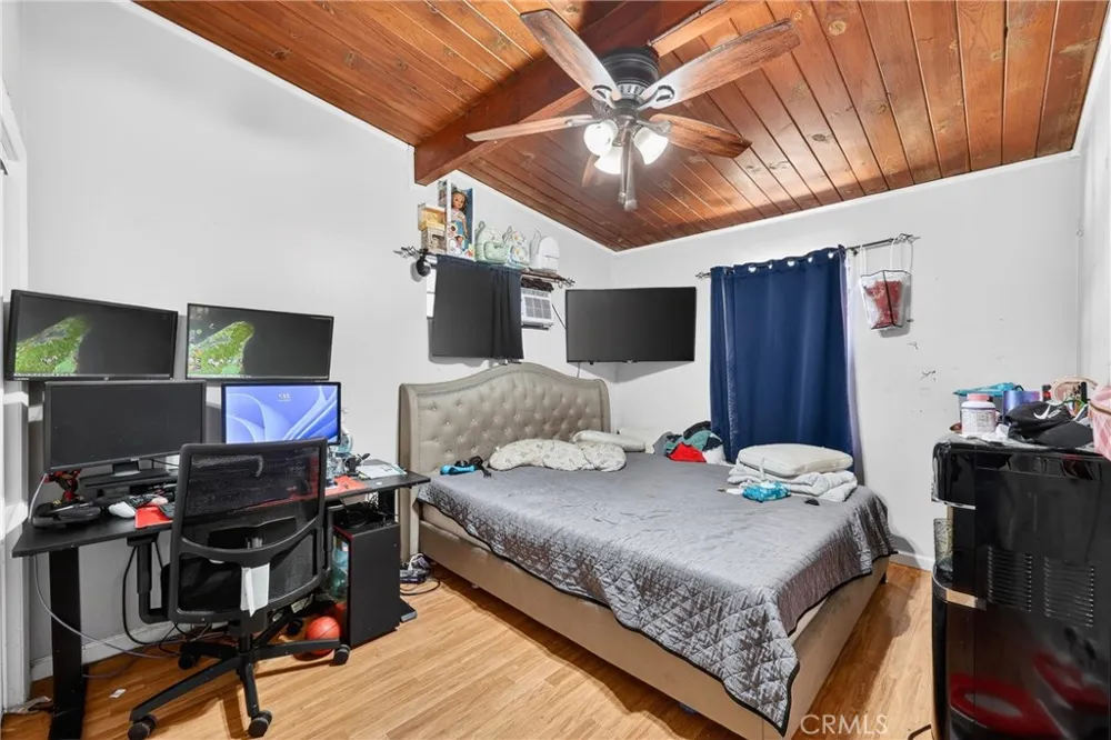 2415 Merrywood Pomona, CA 91767