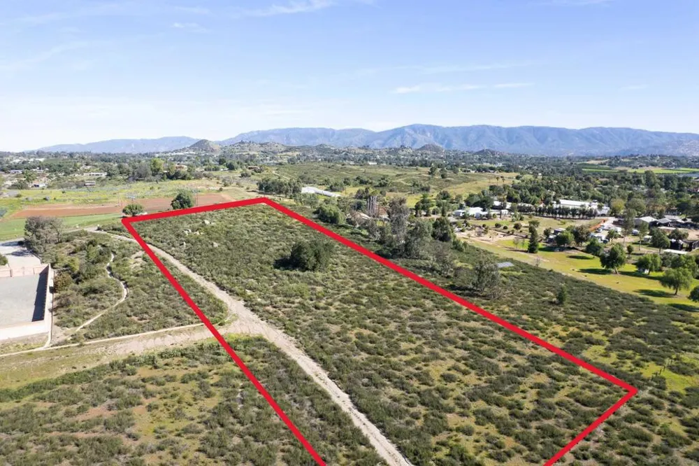 2 Vesper Rd Valley Center, CA 92082