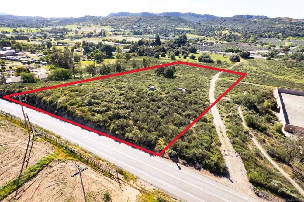 2 Vesper Rd Valley Center, CA 92082