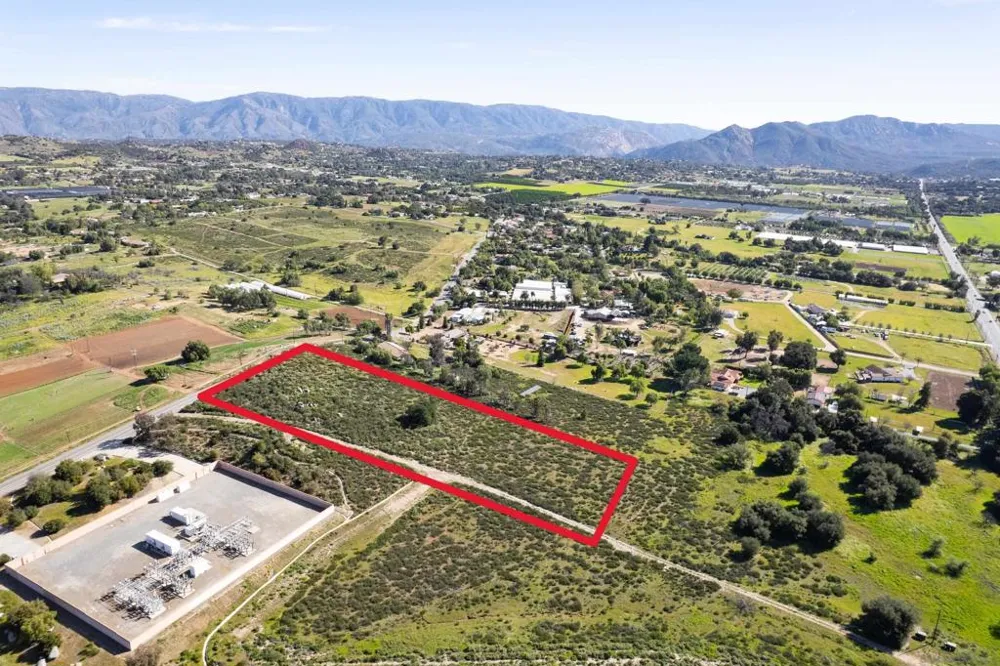 2 Vesper Rd Valley Center, CA 92082