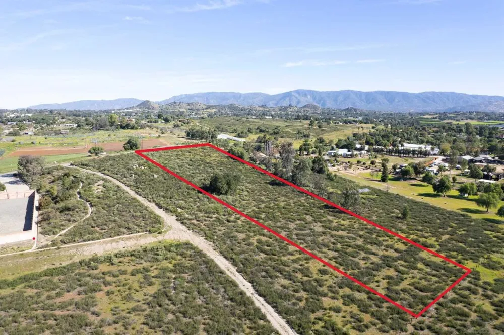 2 Vesper Rd Valley Center, CA 92082