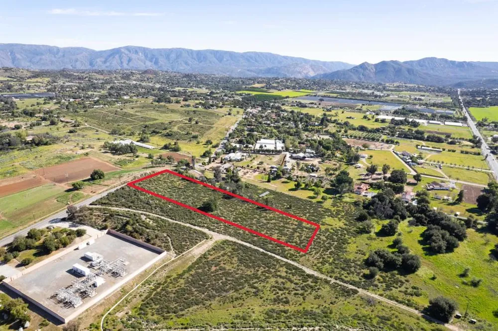 2 Vesper Rd Valley Center, CA 92082