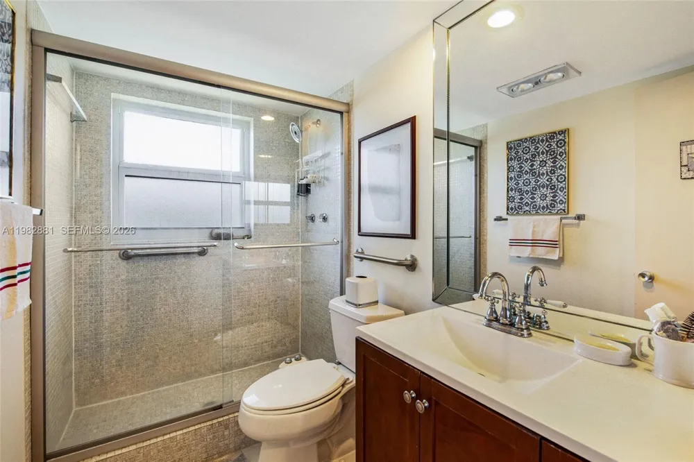 3050 NE 48th Ct #401 Lighthouse Point, FL 33064