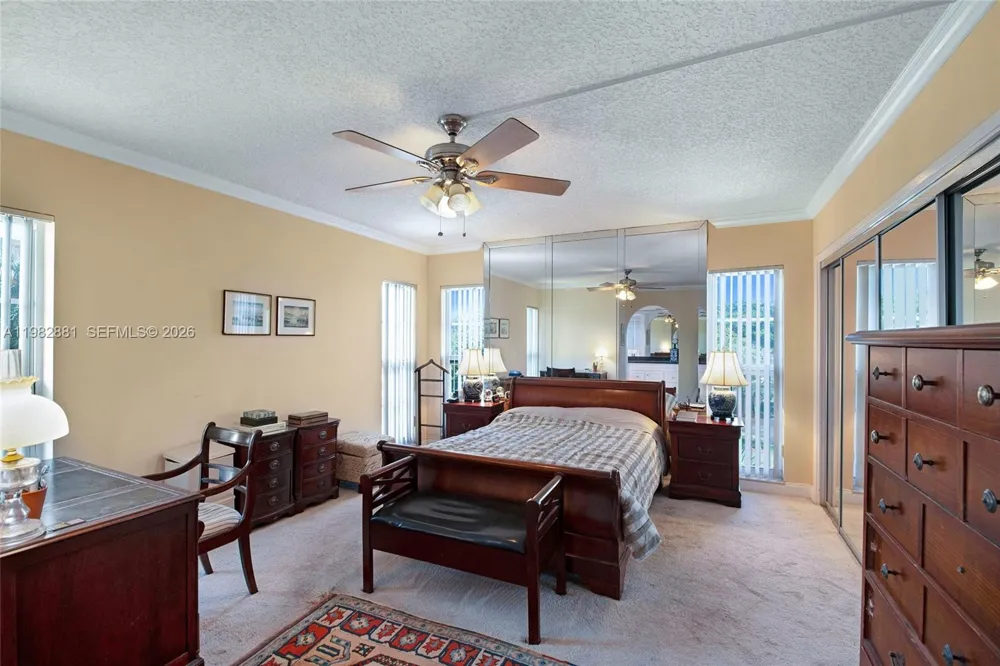 3050 NE 48th Ct #401 Lighthouse Point, FL 33064