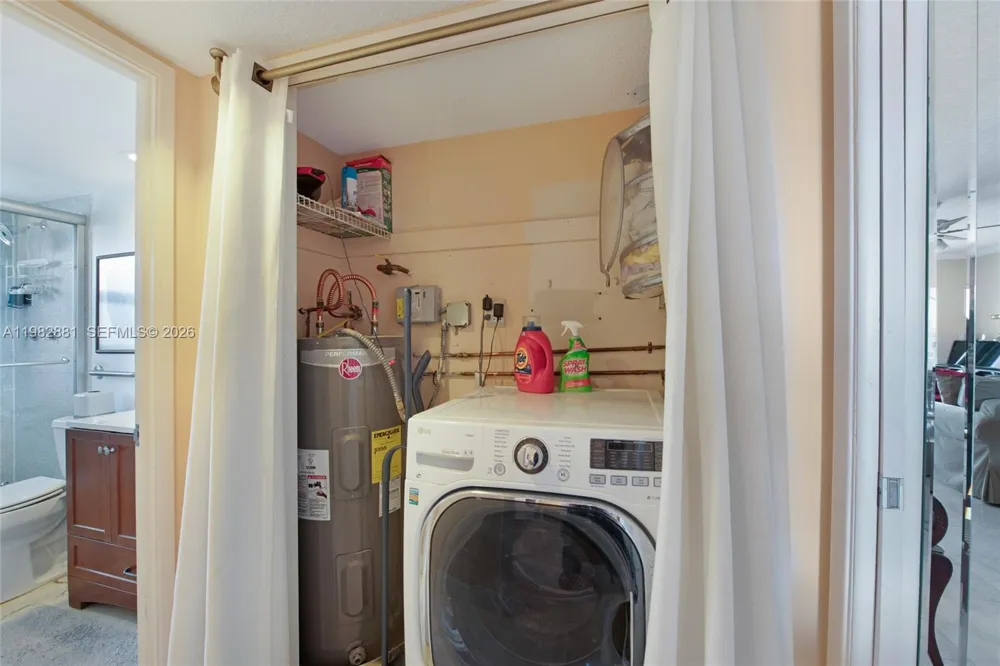 3050 NE 48th Ct #401 Lighthouse Point, FL 33064