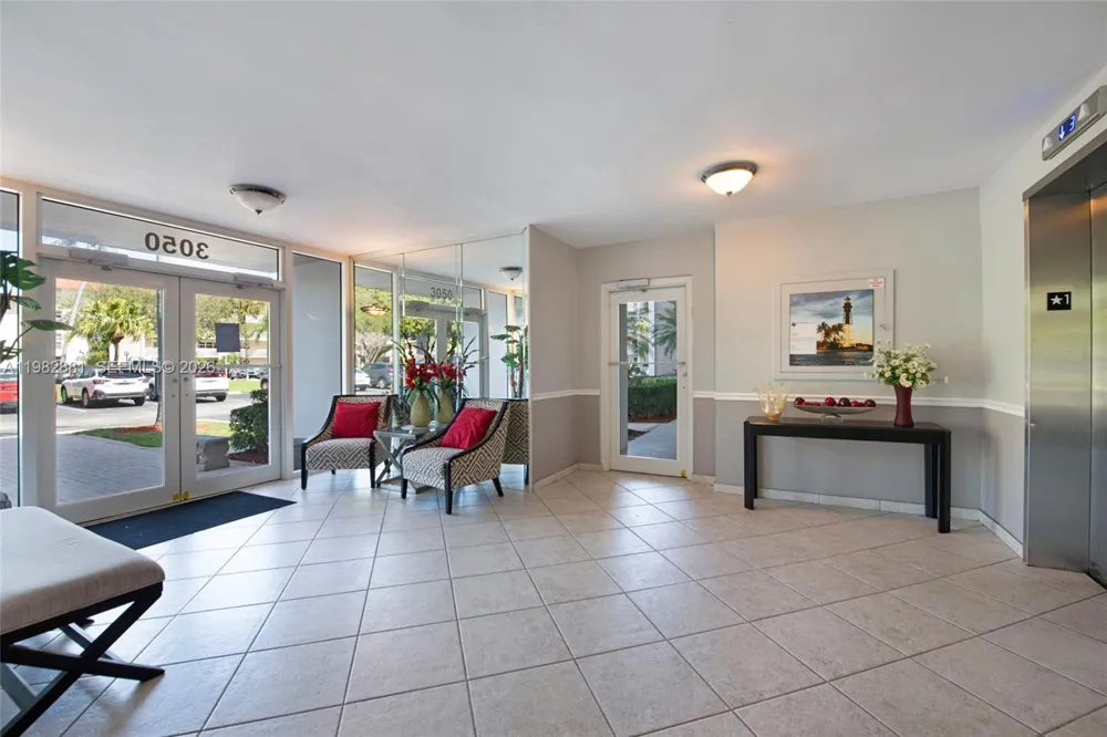 3050 NE 48th Ct #401 Lighthouse Point, FL 33064