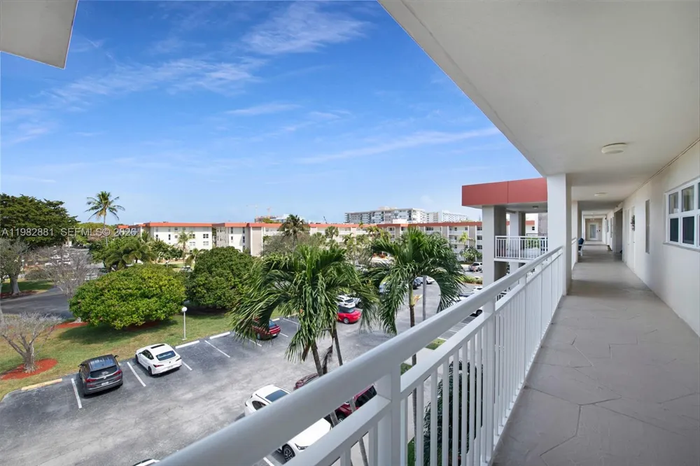 3050 NE 48th Ct #401 Lighthouse Point, FL 33064
