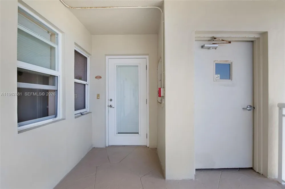 3050 NE 48th Ct #401 Lighthouse Point, FL 33064