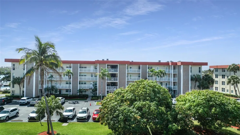 3050 NE 48th Ct #401 Lighthouse Point, FL 33064