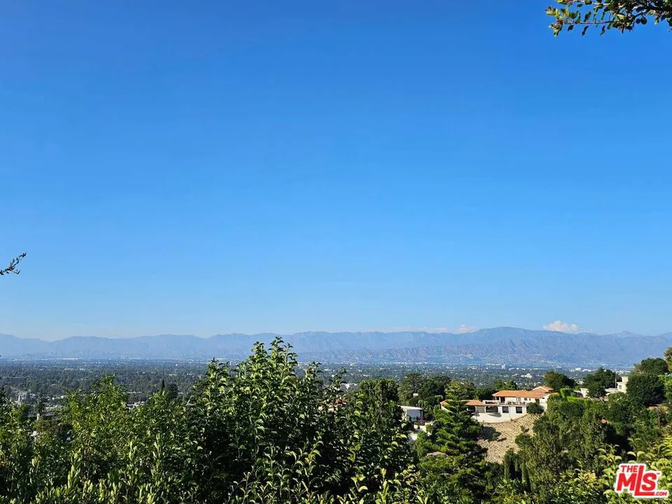 13388 Newcomb Drive Sherman Oaks, CA 91423