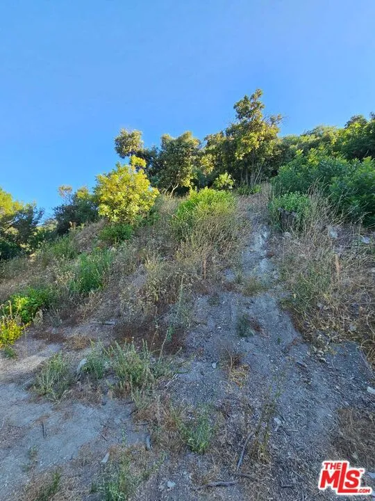 13388 Newcomb Drive Sherman Oaks, CA 91423