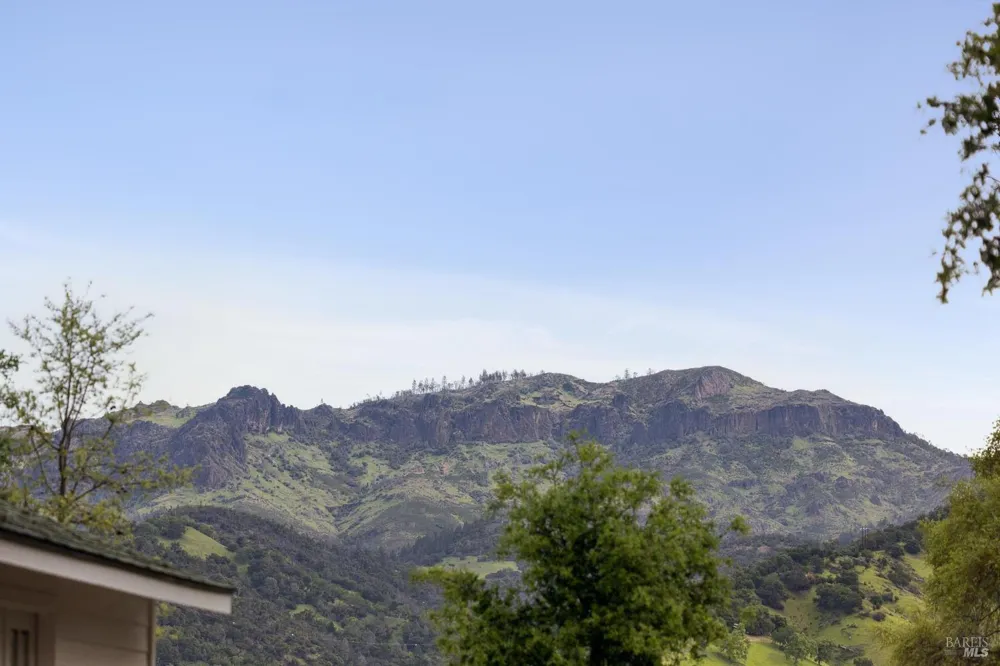 3048 Myrtledale Road Calistoga, CA 94515